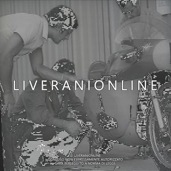 RETROSPETTIVA GIACOMO AGOSTINI PILOTA MOTOCICLISMO NELLA FOTO GIACOMO AGOSTINI NELL\'ANNO 1968 A RIMINI AL PREMIO SHELL AG ALDO LIVERANI SAS