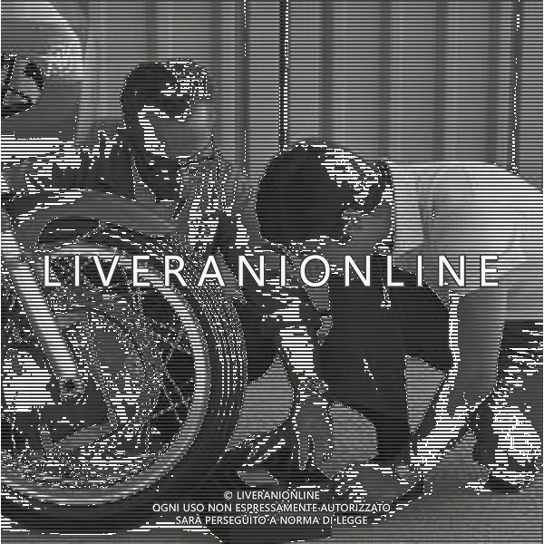 RETROSPETTIVA GIACOMO AGOSTINI PILOTA MOTOCICLISMO NELLA FOTO GIACOMO AGOSTINI NELL\'ANNO 1968 A RIMINI AL PREMIO SHELL AG ALDO LIVERANI SAS