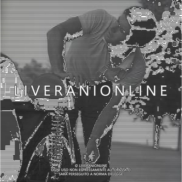 RETROSPETTIVA GIACOMO AGOSTINI PILOTA MOTOCICLISMO NELLA FOTO GIACOMO AGOSTINI NELL\'ANNO 1968 A RIMINI AL PREMIO SHELL AG ALDO LIVERANI SAS