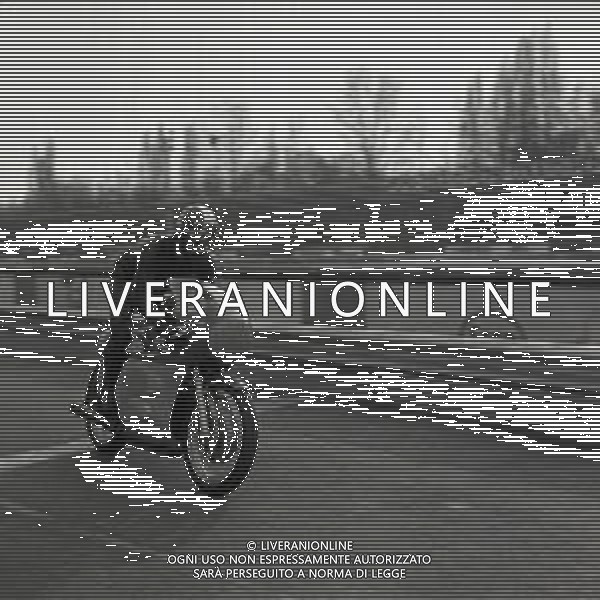 RETROSPETTIVA GIACOMO AGOSTINI PILOTA MOTOCICLISMO NELLA FOTO GIACOMO AGOSTINI NELL\'ANNO 1969 A MONZA AG ALDO LIVERANI SAS 