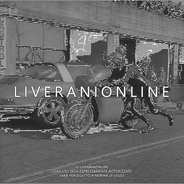 RETROSPETTIVA GIACOMO AGOSTINI PILOTA MOTOCICLISMO NELLA FOTO GIACOMO AGOSTINI NELL\'ANNO 1969 A MONZA AG ALDO LIVERANI SAS 