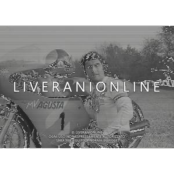 RETROSPETTIVA GIACOMO AGOSTINI PILOTA MOTOCICLISMO NELLA FOTO GIACOMO AGOSTINI NELL\'ANNO 1972 A CASCINA COSTA AG ALDO LIVERANI SAS