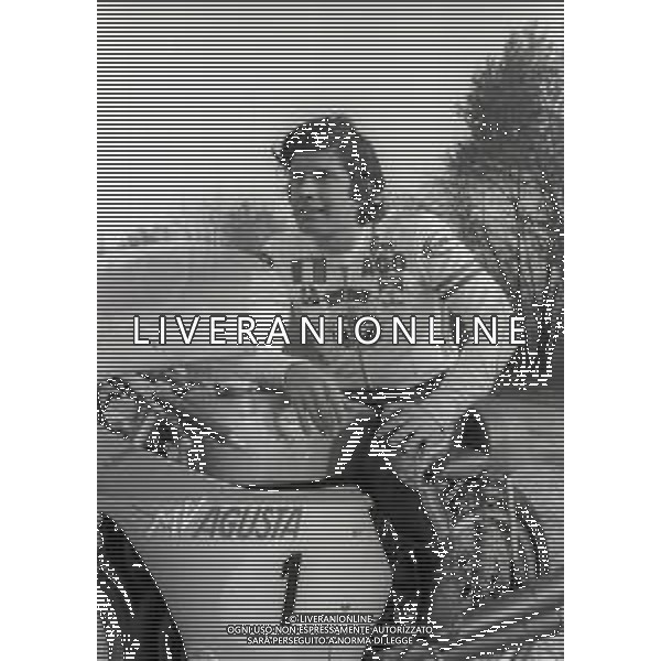 RETROSPETTIVA GIACOMO AGOSTINI PILOTA MOTOCICLISMO NELLA FOTO GIACOMO AGOSTINI NELL\'ANNO 1972 A CASCINA COSTA AG ALDO LIVERANI SAS