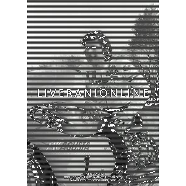 RETROSPETTIVA GIACOMO AGOSTINI PILOTA MOTOCICLISMO NELLA FOTO GIACOMO AGOSTINI NELL\'ANNO 1972 A CASCINA COSTA AG ALDO LIVERANI SAS