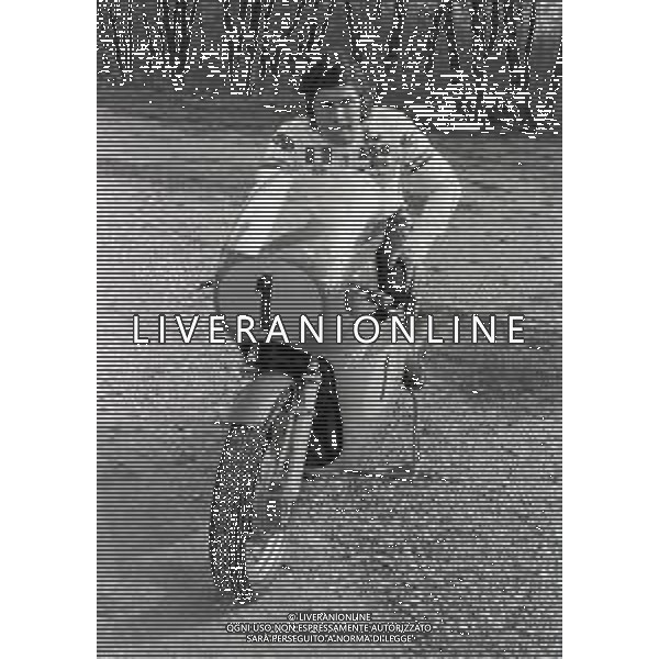 RETROSPETTIVA GIACOMO AGOSTINI PILOTA MOTOCICLISMO NELLA FOTO GIACOMO AGOSTINI NELL\'ANNO 1972 A CASCINA COSTA AG ALDO LIVERANI SAS