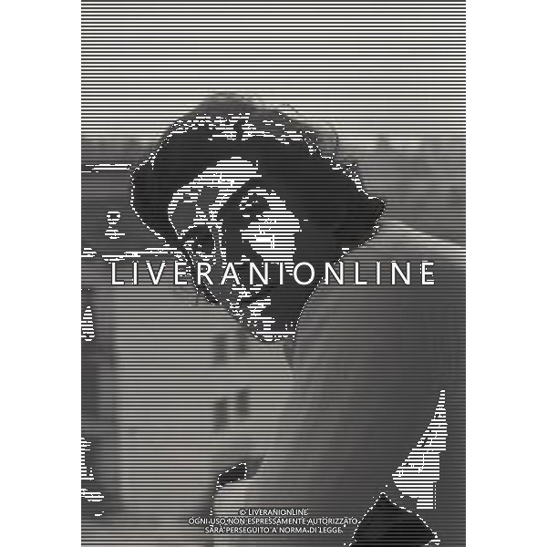 RETROSPETTIVA GIACOMO AGOSTINI PILOTA MOTOCICLISMO NELLA FOTO GIACOMO AGOSTINI NELL\'ANNO 1972 A COSTA VOLPINO NELLA SUA CASA AG ALDO LIVERANI SAS