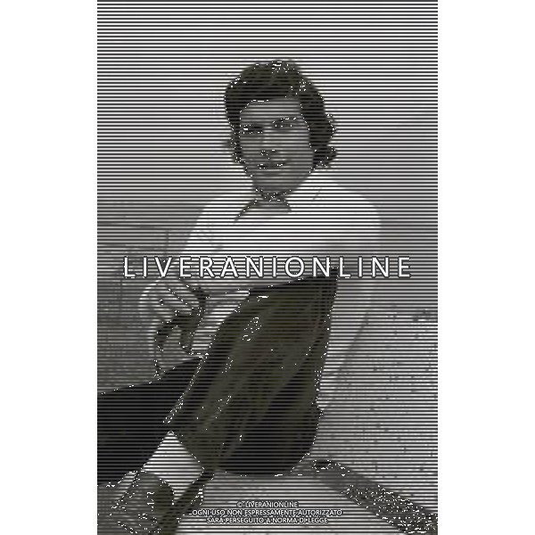 RETROSPETTIVA GIACOMO AGOSTINI PILOTA MOTOCICLISMO NELLA FOTO GIACOMO AGOSTINI NELL\'ANNO 1972 A COSTA VOLPINO NELLA SUA CASA AG ALDO LIVERANI SAS