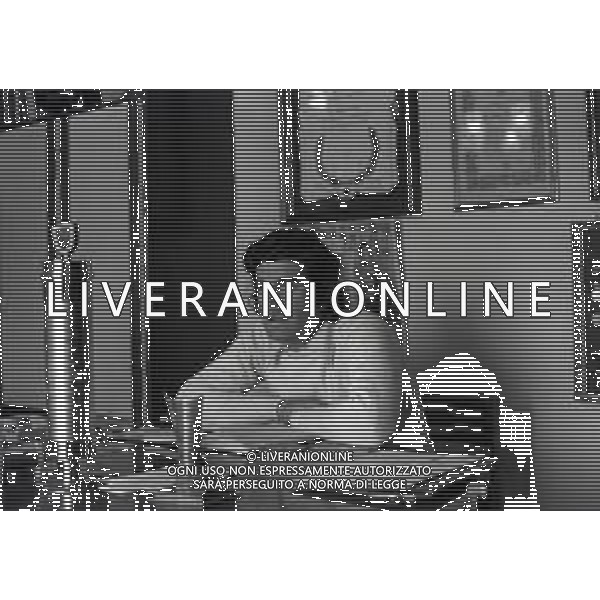 RETROSPETTIVA GIACOMO AGOSTINI PILOTA MOTOCICLISMO NELLA FOTO GIACOMO AGOSTINI NELL\'ANNO 1972 A COSTA VOLPINO NELLA SUA CASA AG ALDO LIVERANI SAS
