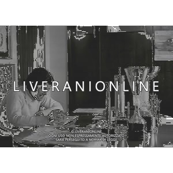RETROSPETTIVA GIACOMO AGOSTINI PILOTA MOTOCICLISMO NELLA FOTO GIACOMO AGOSTINI NELL\'ANNO 1972 A COSTA VOLPINO NELLA SUA CASA AG ALDO LIVERANI SAS