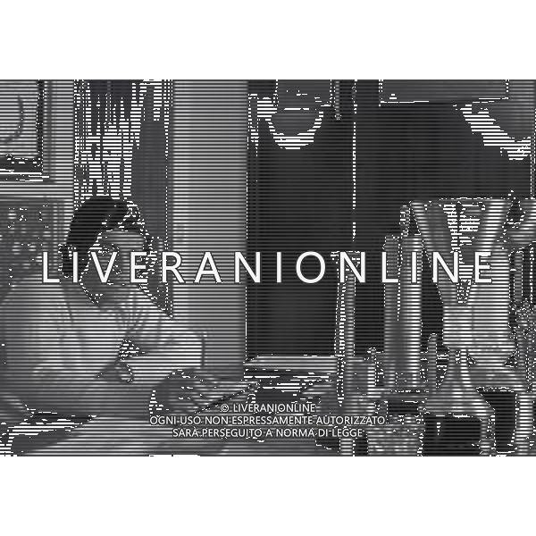 RETROSPETTIVA GIACOMO AGOSTINI PILOTA MOTOCICLISMO NELLA FOTO GIACOMO AGOSTINI NELL\'ANNO 1972 A COSTA VOLPINO NELLA SUA CASA AG ALDO LIVERANI SAS