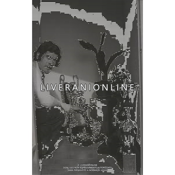 RETROSPETTIVA GIACOMO AGOSTINI PILOTA MOTOCICLISMO NELLA FOTO GIACOMO AGOSTINI NELL\'ANNO 1972 A COSTA VOLPINO NELLA SUA CASA AG ALDO LIVERANI SAS