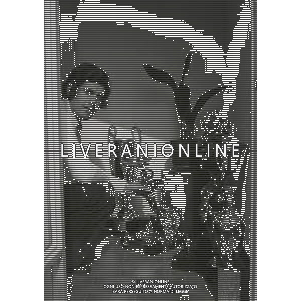 RETROSPETTIVA GIACOMO AGOSTINI PILOTA MOTOCICLISMO NELLA FOTO GIACOMO AGOSTINI NELL\'ANNO 1972 A COSTA VOLPINO NELLA SUA CASA AG ALDO LIVERANI SAS