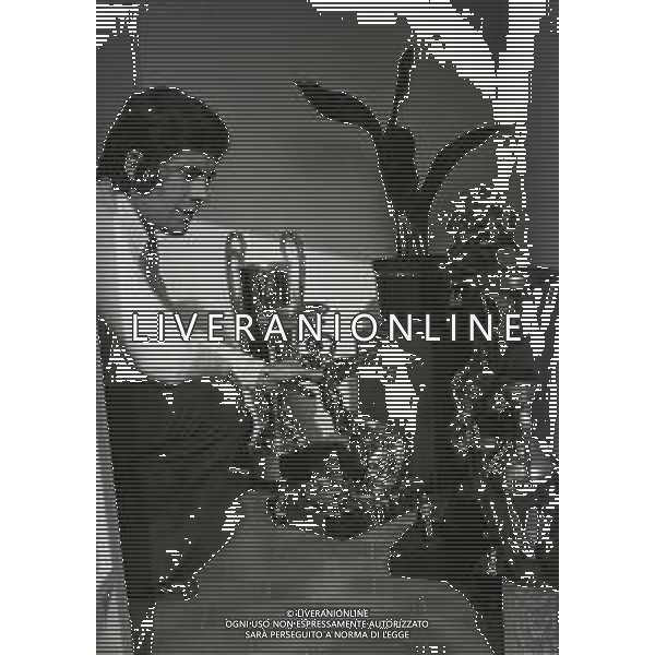 RETROSPETTIVA GIACOMO AGOSTINI PILOTA MOTOCICLISMO NELLA FOTO GIACOMO AGOSTINI NELL\'ANNO 1972 A COSTA VOLPINO NELLA SUA CASA AG ALDO LIVERANI SAS
