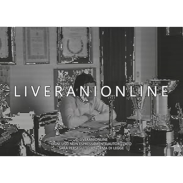 RETROSPETTIVA GIACOMO AGOSTINI PILOTA MOTOCICLISMO NELLA FOTO GIACOMO AGOSTINI NELL\'ANNO 1972 A COSTA VOLPINO NELLA SUA CASA AG ALDO LIVERANI SAS