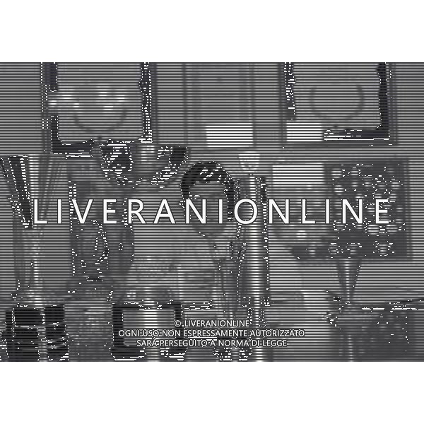 RETROSPETTIVA GIACOMO AGOSTINI PILOTA MOTOCICLISMO NELLA FOTO GIACOMO AGOSTINI NELL\'ANNO 1972 A COSTA VOLPINO NELLA SUA CASA AG ALDO LIVERANI SAS