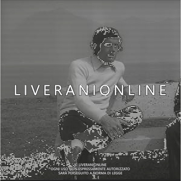 RETROSPETTIVA GIACOMO AGOSTINI PILOTA MOTOCICLISMO NELLA FOTO GIACOMO AGOSTINI NELL\'ANNO 1972 A COSTA VOLPINO NELLA SUA CASA AG ALDO LIVERANI SAS