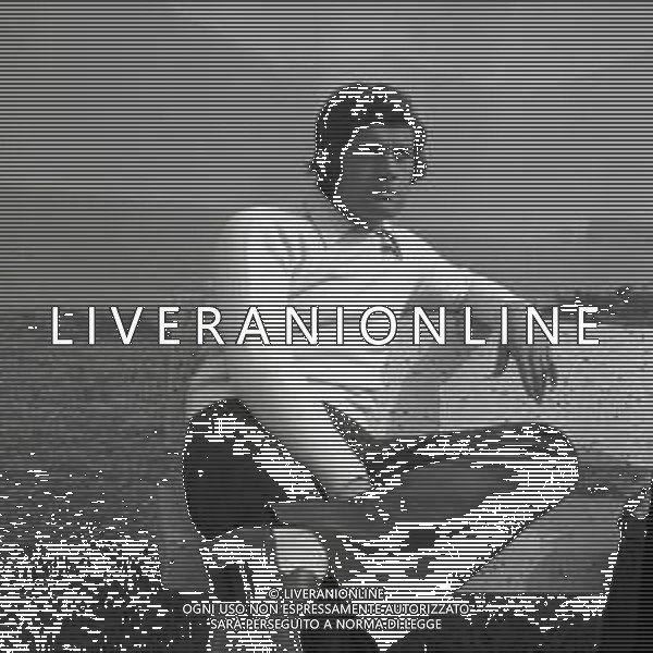 RETROSPETTIVA GIACOMO AGOSTINI PILOTA MOTOCICLISMO NELLA FOTO GIACOMO AGOSTINI NELL\'ANNO 1972 A COSTA VOLPINO NELLA SUA CASA AG ALDO LIVERANI SAS
