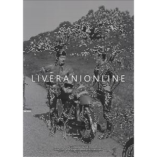 RETROSPETTIVA GIACOMO AGOSTINI PILOTA MOTOCICLISMO NELLA FOTO GIACOMO AGOSTINI NELL\'ANNO 1971 A CASCINA COSTA CON ALBERTO PAGANI AG ALDO LIVERANI SAS