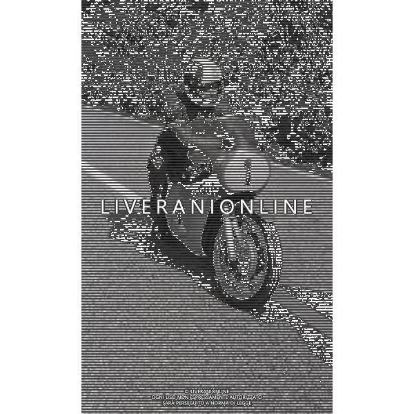 RETROSPETTIVA GIACOMO AGOSTINI PILOTA MOTOCICLISMO NELLA FOTO GIACOMO AGOSTINI NELL\'ANNO 1971 A CASCINA COSTA CON ALBERTO PAGANI AG ALDO LIVERANI SAS