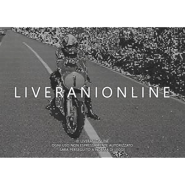 RETROSPETTIVA GIACOMO AGOSTINI PILOTA MOTOCICLISMO NELLA FOTO GIACOMO AGOSTINI NELL\'ANNO 1971 A CASCINA COSTA CON ALBERTO PAGANI AG ALDO LIVERANI SAS