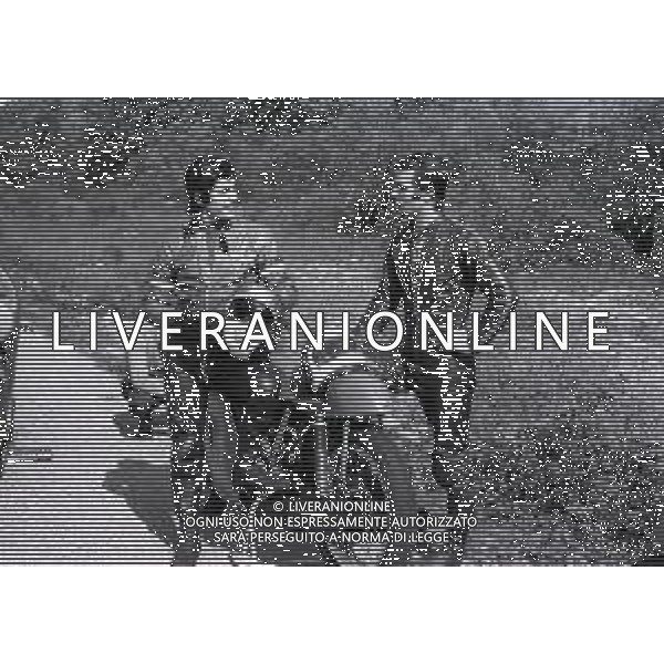 RETROSPETTIVA GIACOMO AGOSTINI PILOTA MOTOCICLISMO NELLA FOTO GIACOMO AGOSTINI NELL\'ANNO 1971 A CASCINA COSTA CON ALBERTO PAGANI AG ALDO LIVERANI SAS