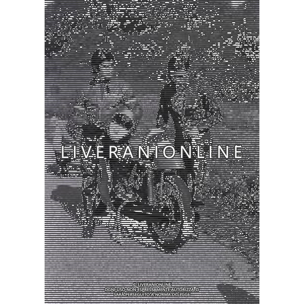 RETROSPETTIVA GIACOMO AGOSTINI PILOTA MOTOCICLISMO NELLA FOTO GIACOMO AGOSTINI NELL\'ANNO 1971 A CASCINA COSTA CON ALBERTO PAGANI AG ALDO LIVERANI SAS