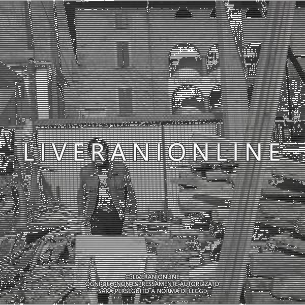 RETROSPETTIVA GIACOMO AGOSTINI PILOTA MOTOCICLISMO NELLA FOTO GIACOMO AGOSTINI NELL\'ANNO 1970 A BERGAMO NELLA COSTRUZIONE DELLA SUA NUOVA CASA AG ALDO LIVERANI SAS 