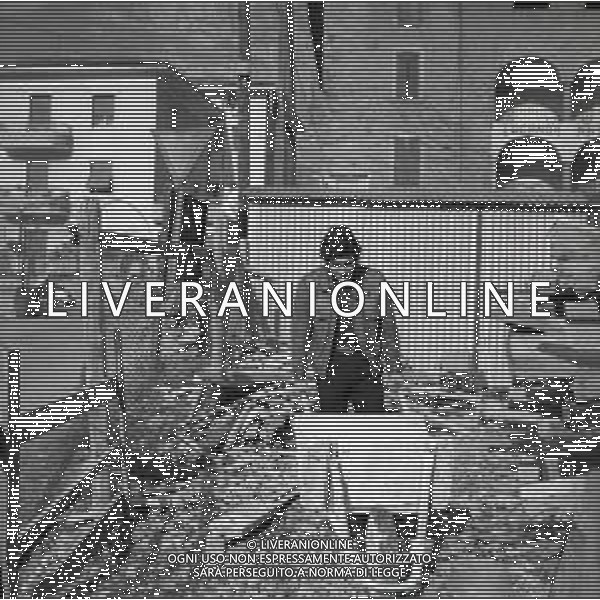 RETROSPETTIVA GIACOMO AGOSTINI PILOTA MOTOCICLISMO NELLA FOTO GIACOMO AGOSTINI NELL\'ANNO 1970 A BERGAMO NELLA COSTRUZIONE DELLA SUA NUOVA CASA AG ALDO LIVERANI SAS 