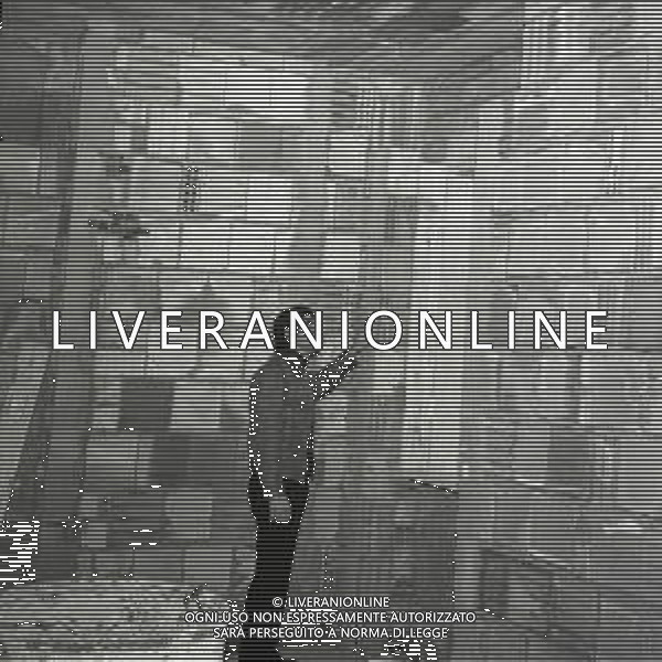 RETROSPETTIVA GIACOMO AGOSTINI PILOTA MOTOCICLISMO NELLA FOTO GIACOMO AGOSTINI NELL\'ANNO 1970 A BERGAMO NELLA COSTRUZIONE DELLA SUA NUOVA CASA AG ALDO LIVERANI SAS 