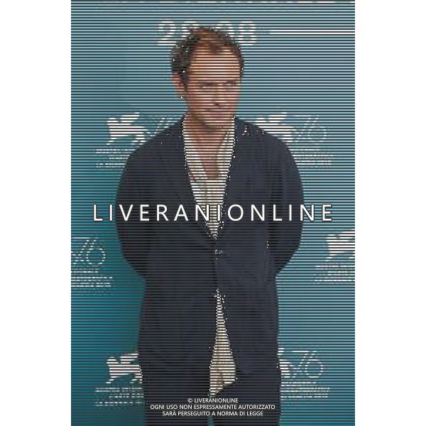 Jude Law attends "The New Pope" photocall during the 76th Venice Film Festival at Sala Grande on September 01, 2019 in Venice, Italy. - 76ma Mostra Internazionale d’Arte Cinematografica di Venezia © Alessio Marini /AGENZIA ALDO LIVERANI SAS