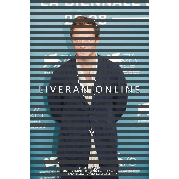 Jude Law attends "The New Pope" photocall during the 76th Venice Film Festival at Sala Grande on September 01, 2019 in Venice, Italy. - 76ma Mostra Internazionale d’Arte Cinematografica di Venezia © Alessio Marini /AGENZIA ALDO LIVERANI SAS