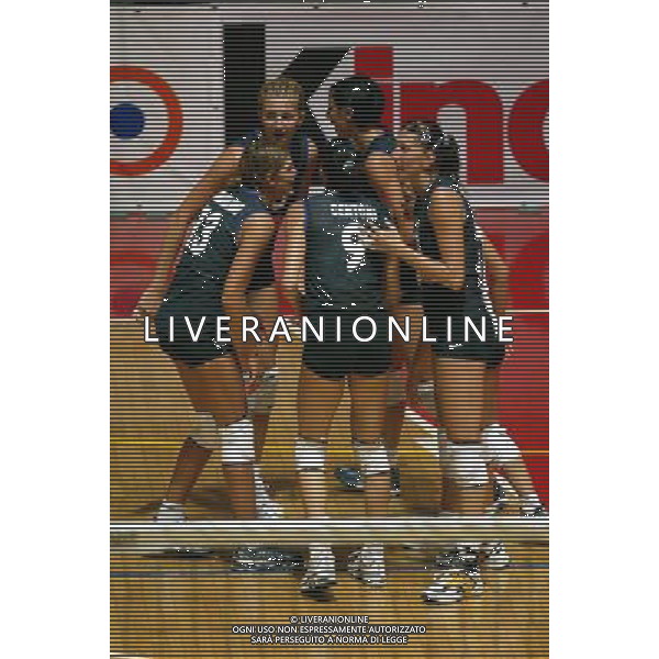 NAZIONALE ITALIANA VOLLEY FEMMINILE LUGLIO 2003 nella foto esultanza* foto fabrizio terruso/Agenzia Aldo Liverani