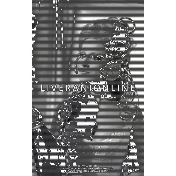 RETROSPETTIVA MINA MAZZINI CANTANTE 1966 NELLA FOTO MINA MAZZINI SCENA DEL FILM PER AMORE E PER MAGIA CON GIANNI MORANDI AG ALDO LIVERANI SAS