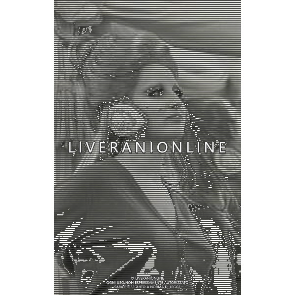 RETROSPETTIVA MINA MAZZINI CANTANTE 1966 NELLA FOTO MINA MAZZINI SCENA DEL FILM PER AMORE E PER MAGIA CON GIANNI MORANDI AG ALDO LIVERANI SAS
