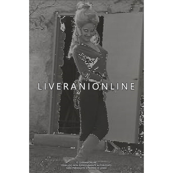 RETROSPETTIVA MINA MAZZINI CANTANTE 1966 NELLA FOTO MINA MAZZINI SCENA DEL FILM PER AMORE E PER MAGIA CON GIANNI MORANDI AG ALDO LIVERANI SAS