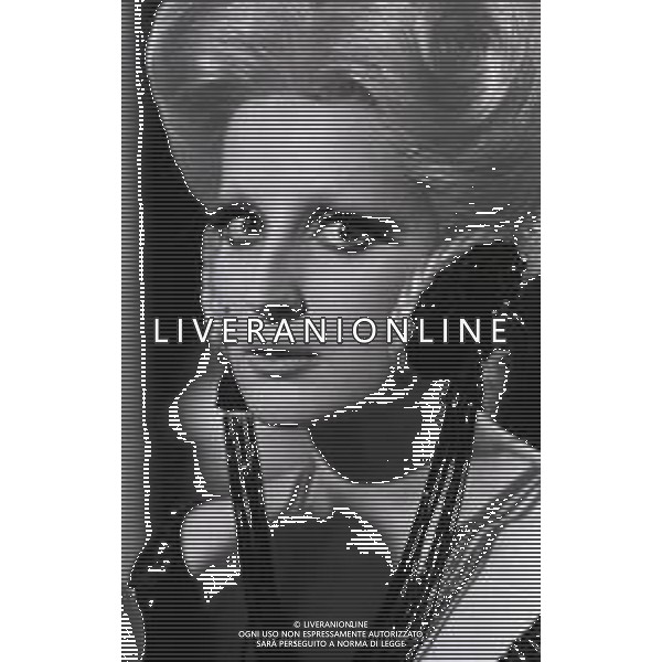 RETROSPETTIVA MINA MAZZINI CANTANTE 1966 NELLA FOTO MINA MAZZINI SCENA DEL FILM PER AMORE E PER MAGIA CON GIANNI MORANDI AG ALDO LIVERANI SAS