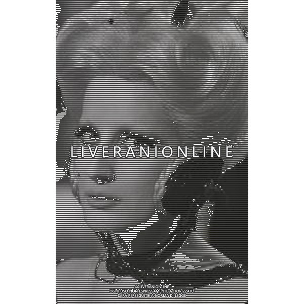 RETROSPETTIVA MINA MAZZINI CANTANTE 1966 NELLA FOTO MINA MAZZINI SCENA DEL FILM PER AMORE E PER MAGIA CON GIANNI MORANDI AG ALDO LIVERANI SAS