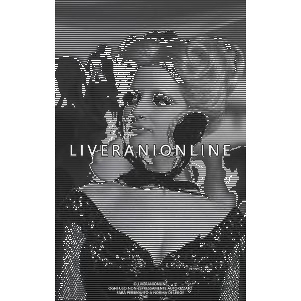 RETROSPETTIVA MINA MAZZINI CANTANTE 1966 NELLA FOTO MINA MAZZINI SCENA DEL FILM PER AMORE E PER MAGIA CON GIANNI MORANDI AG ALDO LIVERANI SAS