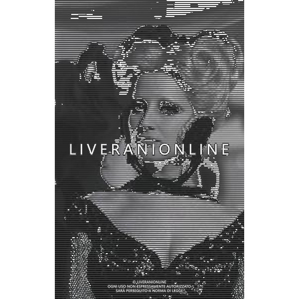 RETROSPETTIVA MINA MAZZINI CANTANTE 1966 NELLA FOTO MINA MAZZINI SCENA DEL FILM PER AMORE E PER MAGIA CON GIANNI MORANDI AG ALDO LIVERANI SAS