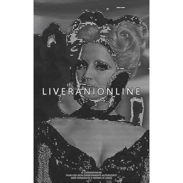 RETROSPETTIVA MINA MAZZINI CANTANTE 1966 NELLA FOTO MINA MAZZINI SCENA DEL FILM PER AMORE E PER MAGIA CON GIANNI MORANDI AG ALDO LIVERANI SAS