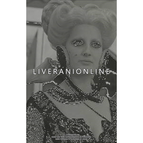 RETROSPETTIVA MINA MAZZINI CANTANTE 1966 NELLA FOTO MINA MAZZINI SCENA DEL FILM PER AMORE E PER MAGIA CON GIANNI MORANDI AG ALDO LIVERANI SAS
