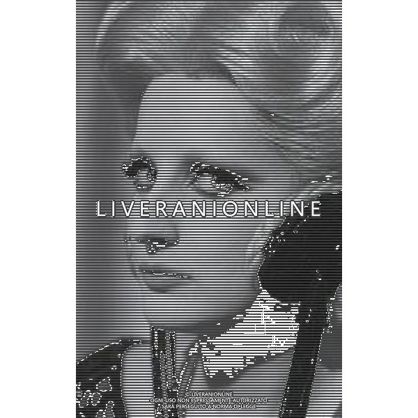 RETROSPETTIVA MINA MAZZINI CANTANTE 1966 NELLA FOTO MINA MAZZINI SCENA DEL FILM PER AMORE E PER MAGIA CON GIANNI MORANDI AG ALDO LIVERANI SAS