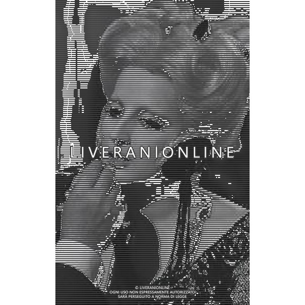 RETROSPETTIVA MINA MAZZINI CANTANTE 1966 NELLA FOTO MINA MAZZINI SCENA DEL FILM PER AMORE E PER MAGIA CON GIANNI MORANDI AG ALDO LIVERANI SAS