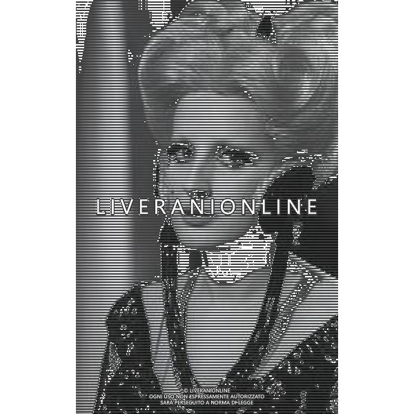 RETROSPETTIVA MINA MAZZINI CANTANTE 1966 NELLA FOTO MINA MAZZINI SCENA DEL FILM PER AMORE E PER MAGIA CON GIANNI MORANDI AG ALDO LIVERANI SAS