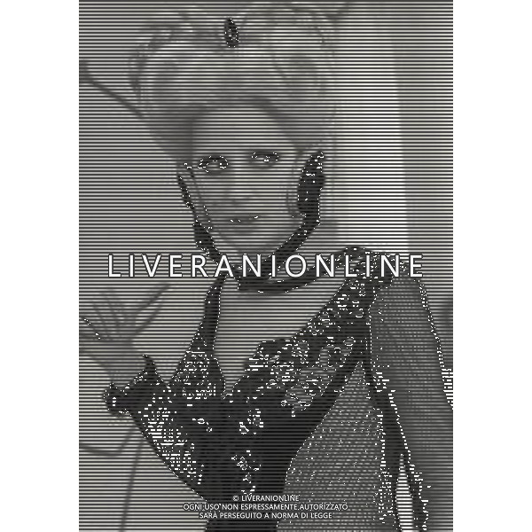 RETROSPETTIVA MINA MAZZINI CANTANTE 1966 NELLA FOTO MINA MAZZINI SCENA DEL FILM PER AMORE E PER MAGIA CON GIANNI MORANDI AG ALDO LIVERANI SAS