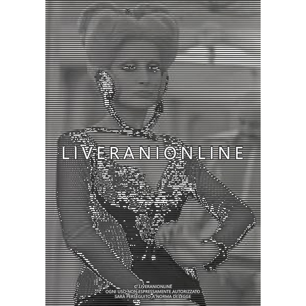 RETROSPETTIVA MINA MAZZINI CANTANTE 1966 NELLA FOTO MINA MAZZINI SCENA DEL FILM PER AMORE E PER MAGIA CON GIANNI MORANDI AG ALDO LIVERANI SAS