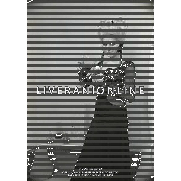 RETROSPETTIVA MINA MAZZINI CANTANTE 1966 NELLA FOTO MINA MAZZINI SCENA DEL FILM PER AMORE E PER MAGIA CON GIANNI MORANDI AG ALDO LIVERANI SAS