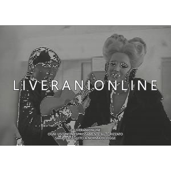 RETROSPETTIVA MINA MAZZINI CANTANTE 1966 NELLA FOTO MINA MAZZINI SCENA DEL FILM PER AMORE E PER MAGIA CON GIANNI MORANDI AG ALDO LIVERANI SAS