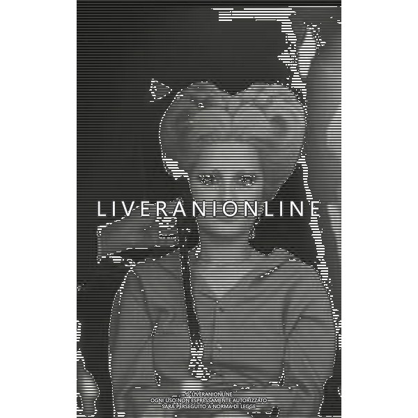 RETROSPETTIVA MINA MAZZINI CANTANTE 1966 NELLA FOTO MINA MAZZINI SCENA DEL FILM PER AMORE E PER MAGIA CON GIANNI MORANDI AG ALDO LIVERANI SAS