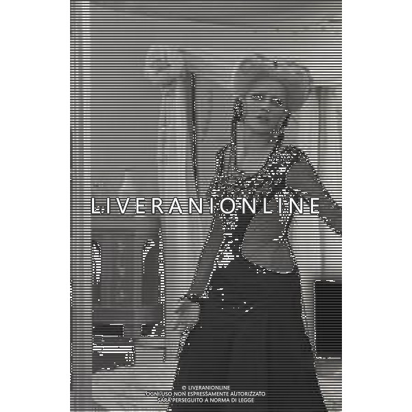 RETROSPETTIVA MINA MAZZINI CANTANTE 1966 NELLA FOTO MINA MAZZINI SCENA DEL FILM PER AMORE E PER MAGIA CON GIANNI MORANDI AG ALDO LIVERANI SAS